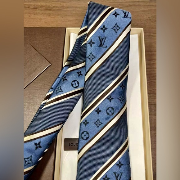 🎁ICONIC🎁✨🆕💯RARE TIMELESS AUTHN LOUIS VUITTON MONOGRAM POWER STRIPE TIE🔥 - Picture 15 of 16